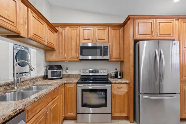Unit 2110 photo 9