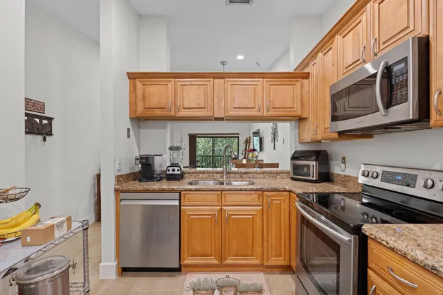Unit 2110 photo 10
