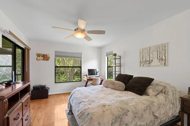Unit 2110 photo 11