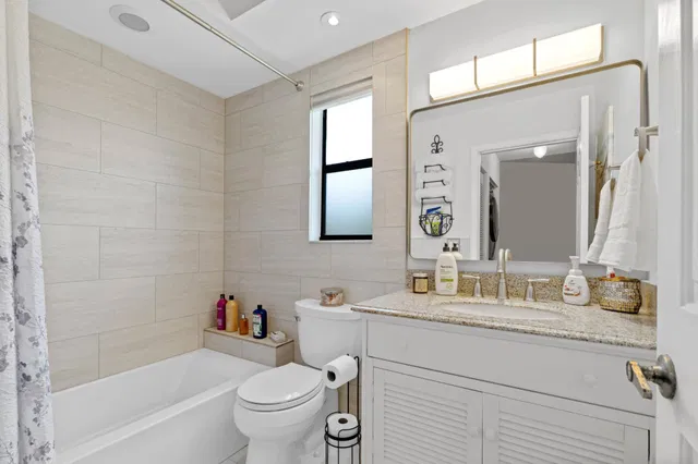 Unit 2110 photo 14