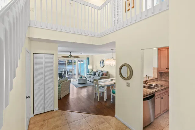  Residence photo 8