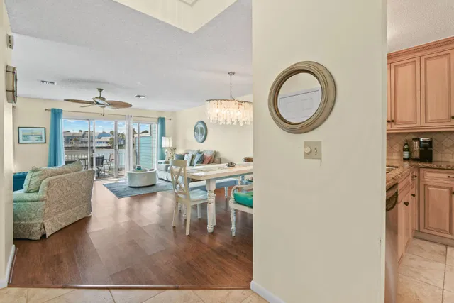  Residence photo 9