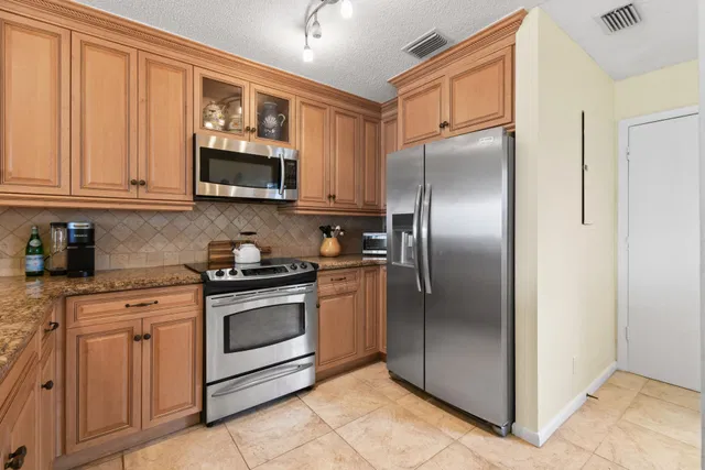  Residence photo 21