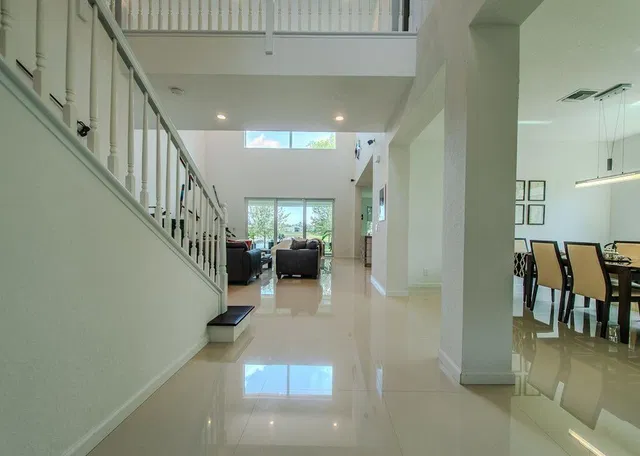 Residence photo 3
