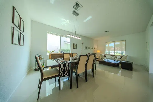 Residence photo 4