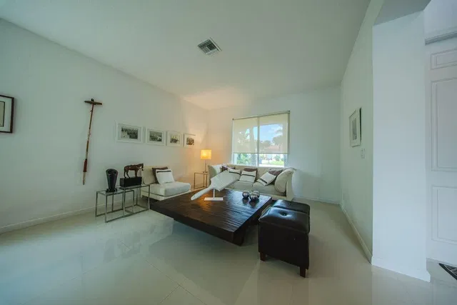 Residence photo 5