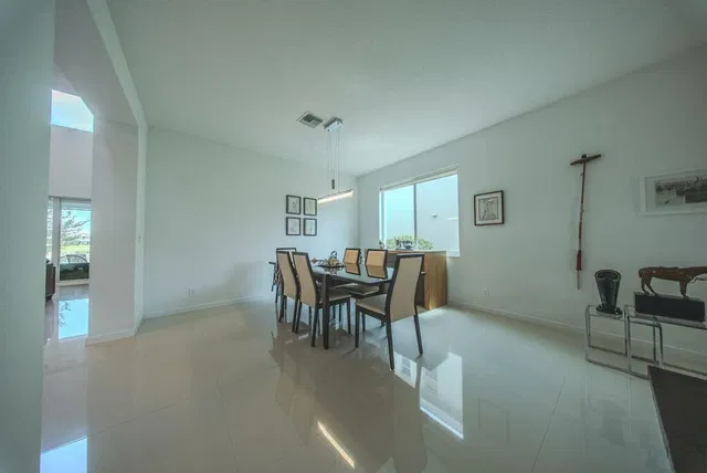 Residence photo 6