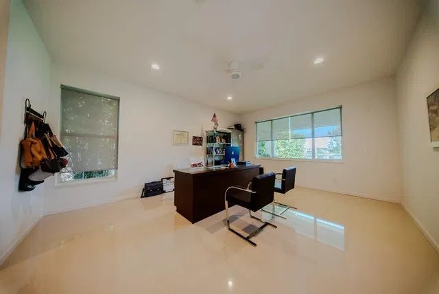 Residence photo 15
