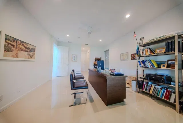 Residence photo 17