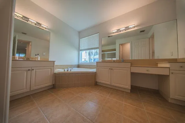 Residence photo 18