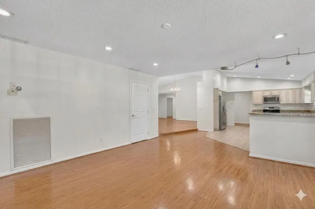 Thornhill Green Residence photo 13