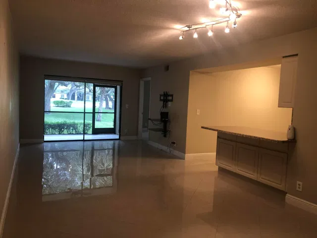 Unit 1250 photo 3