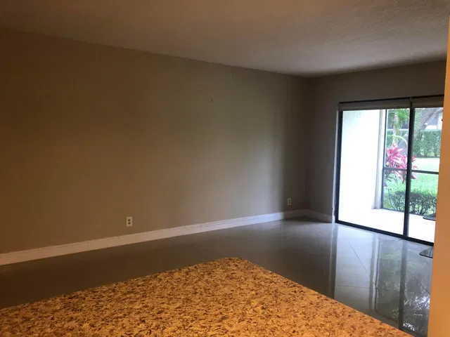 Unit 1250 photo 6