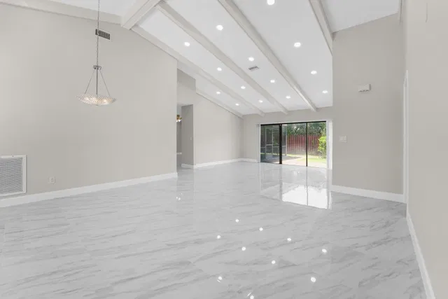 Thornhill Green Residence photo 9