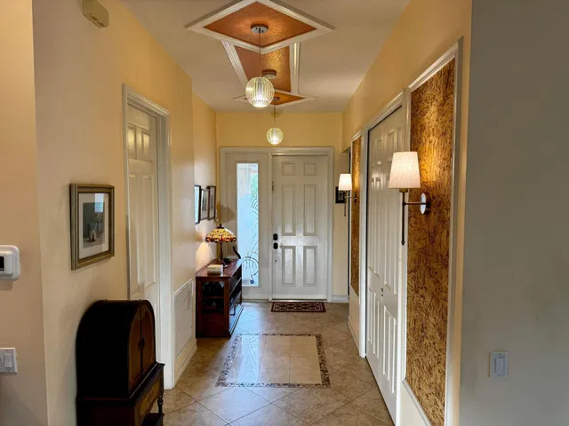 Residence photo 2