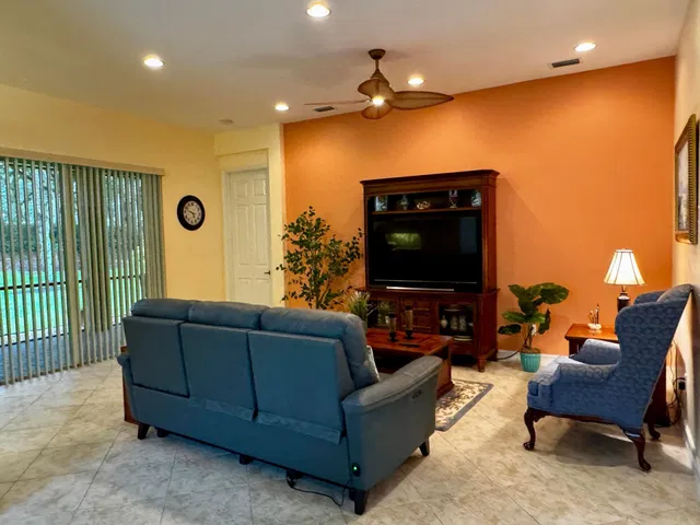 Residence photo 3