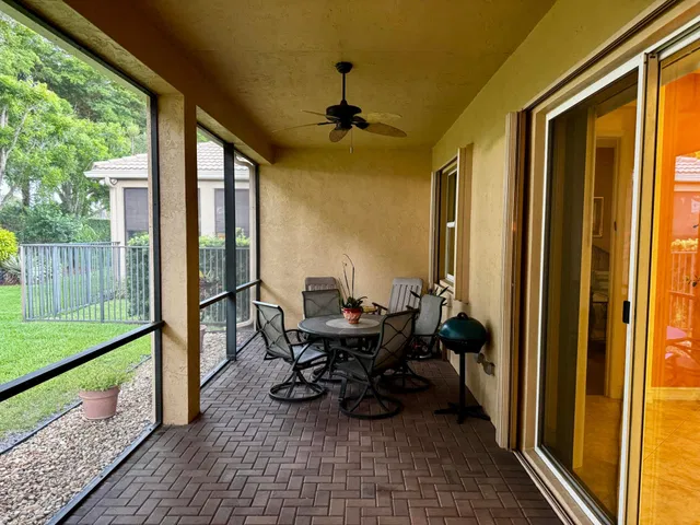 Residence photo 16