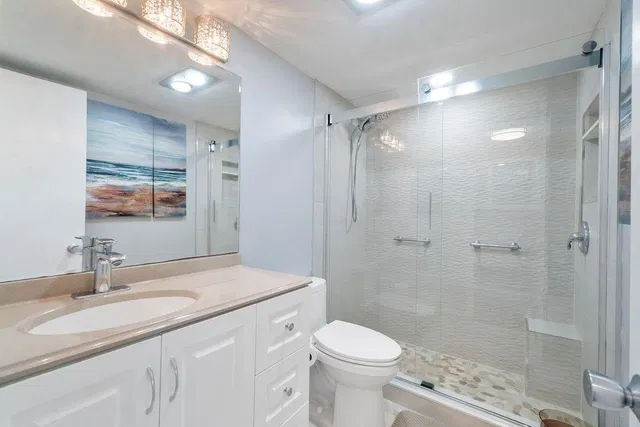 Unit 206 photo 8