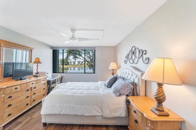 Unit 206 photo 13