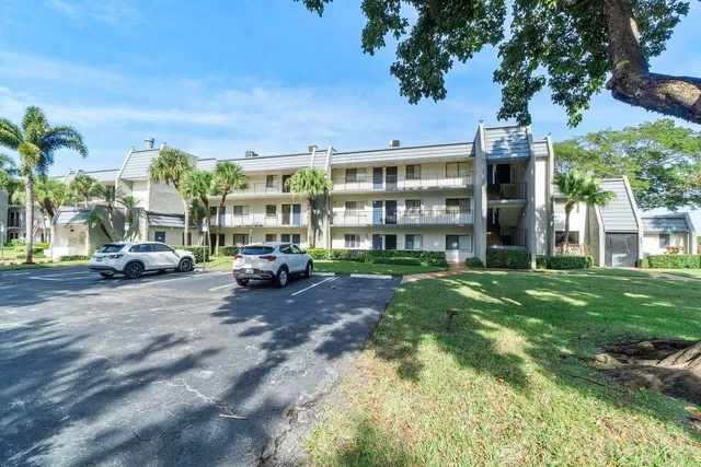 Unit 206 photo 15