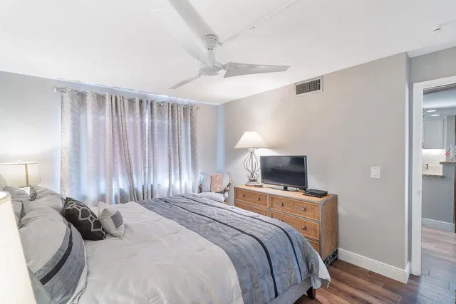 Unit 206 photo 16