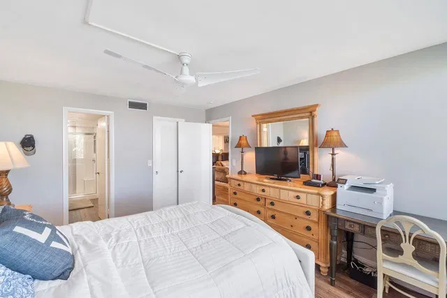 Unit 206 photo 17