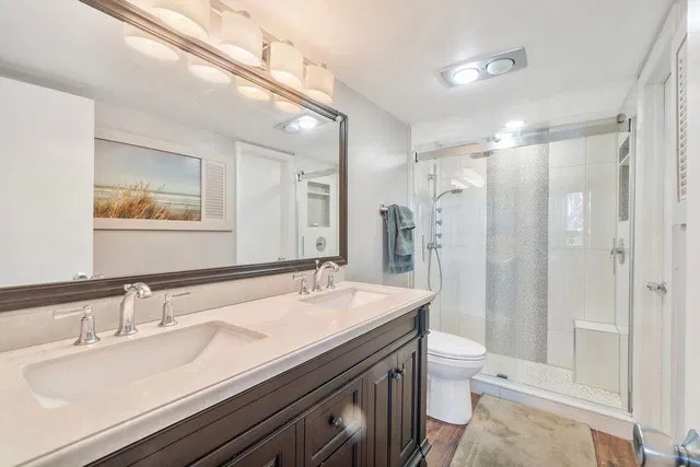 Unit 206 photo 18