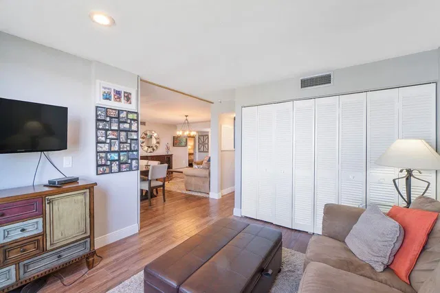 Unit 206 photo 20