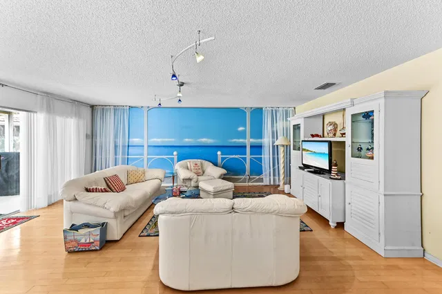 Residence photo 14