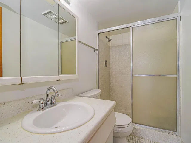 Unit 310 photo 21