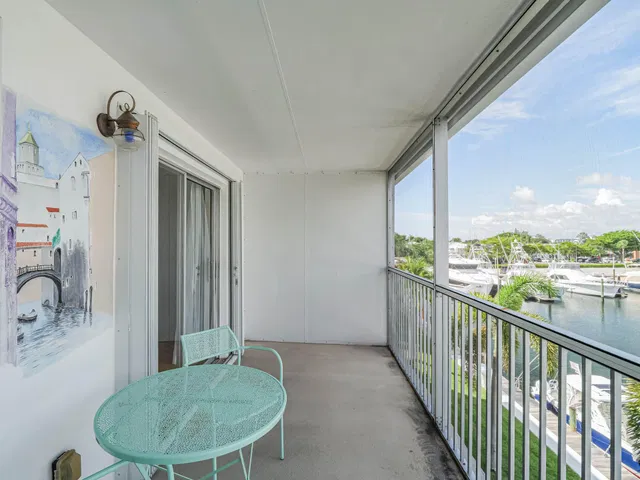 Unit 310 photo 25