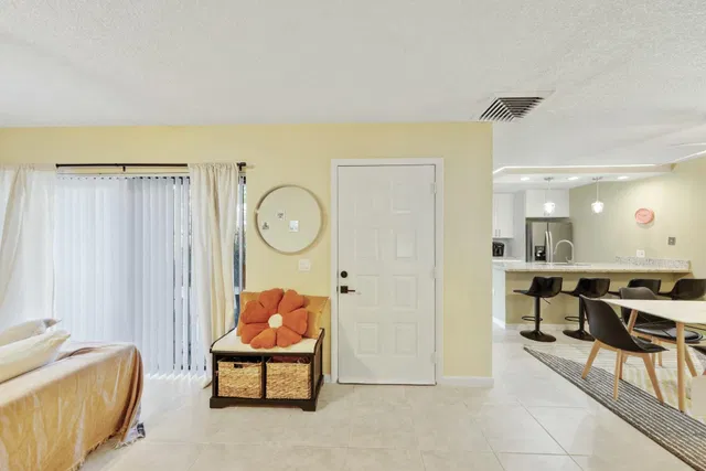 Residence photo 2