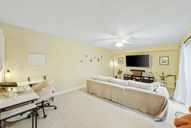 Residence photo 4