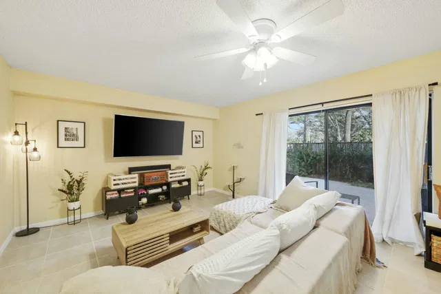 Residence photo 11