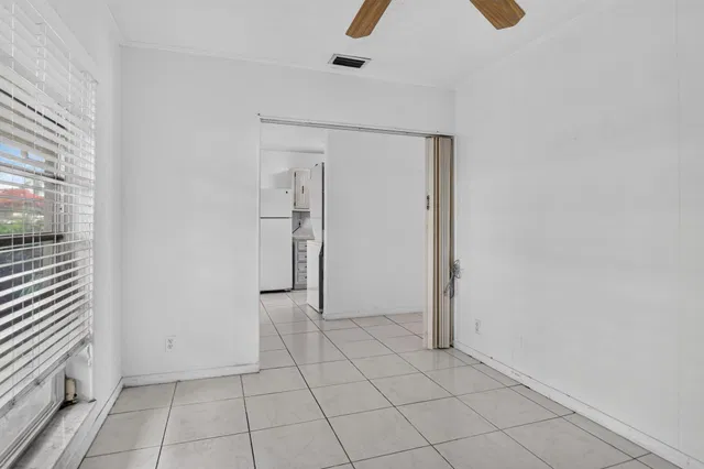 Unit 386 photo 6