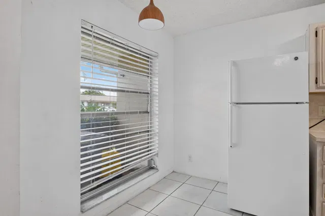 Unit 386 photo 7