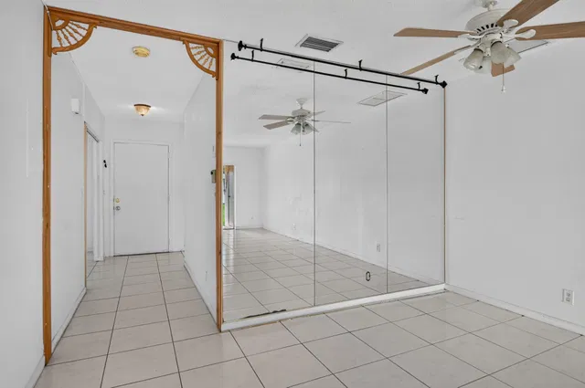 Unit 386 photo 11