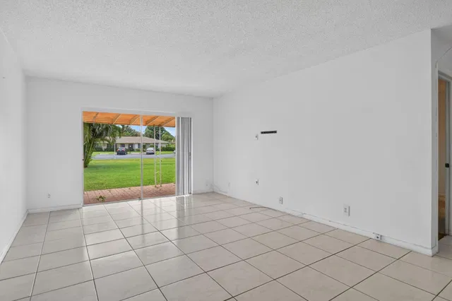 Unit 386 photo 13