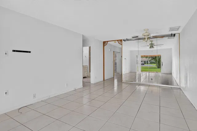Unit 386 photo 14