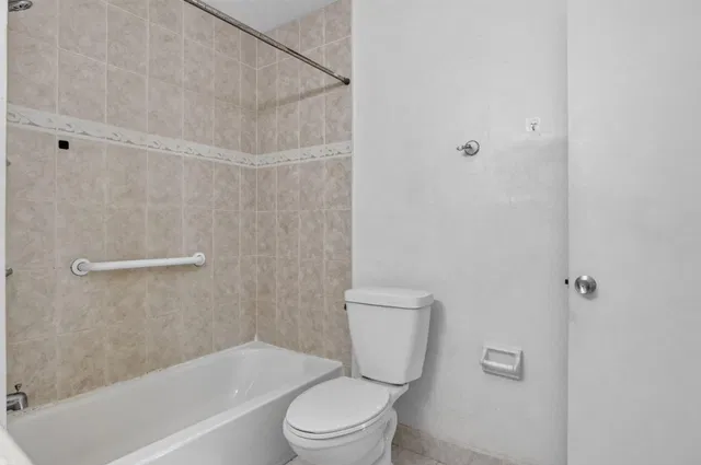 Unit 386 photo 16