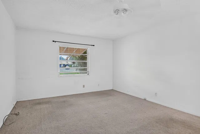 Unit 386 photo 17