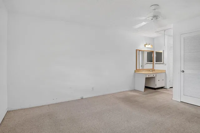 Unit 386 photo 18