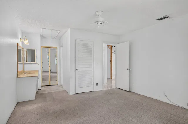 Unit 386 photo 19