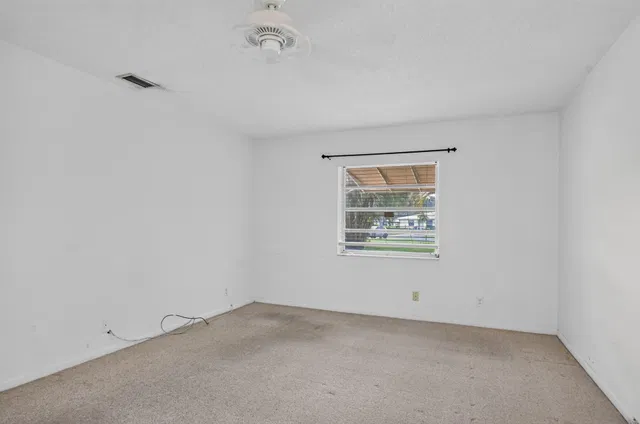 Unit 386 photo 20