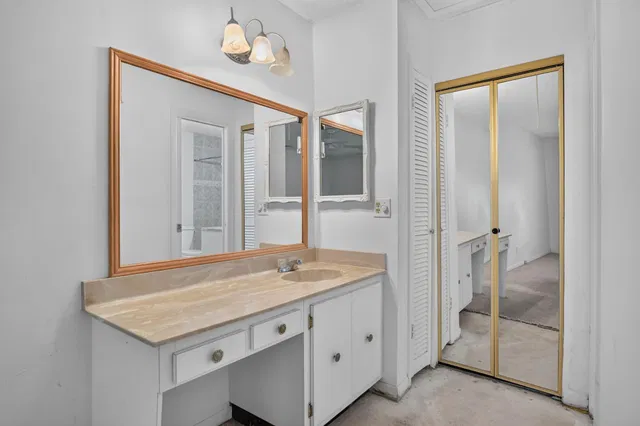Unit 386 photo 21
