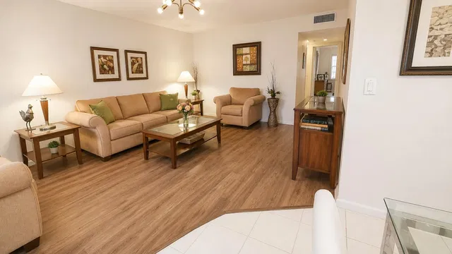 Residence photo 2