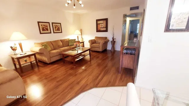 Residence photo 3