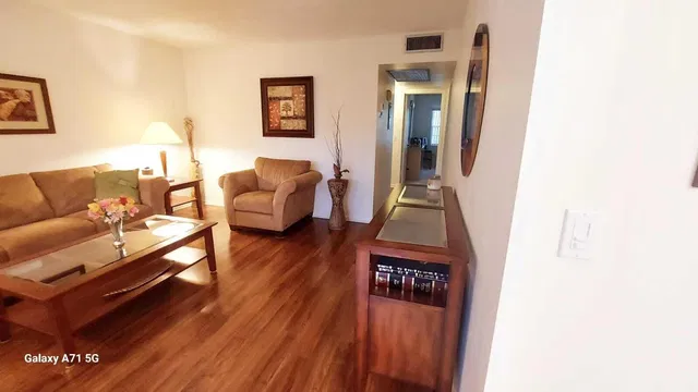 Residence photo 4
