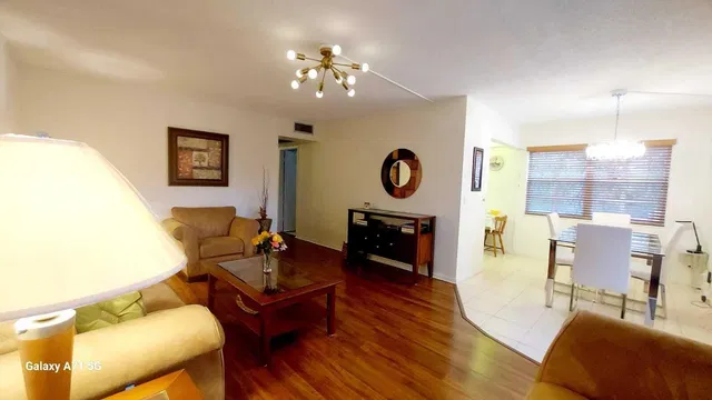 Residence photo 6