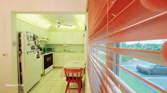 Residence photo 12